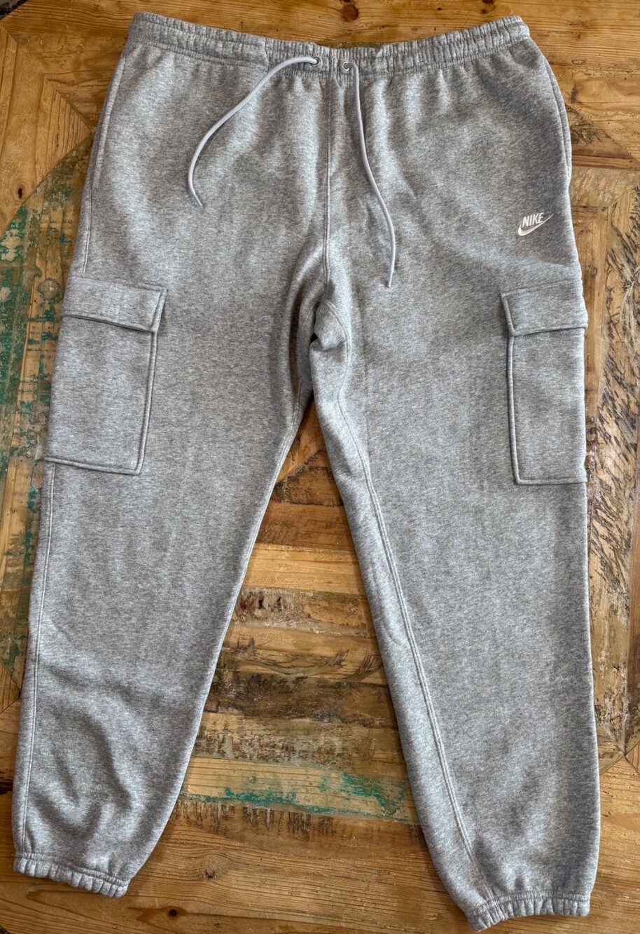 Men's Nike Club Fleece Cargo Joggers XL Gray Streetwear Athleisure comfy Travel